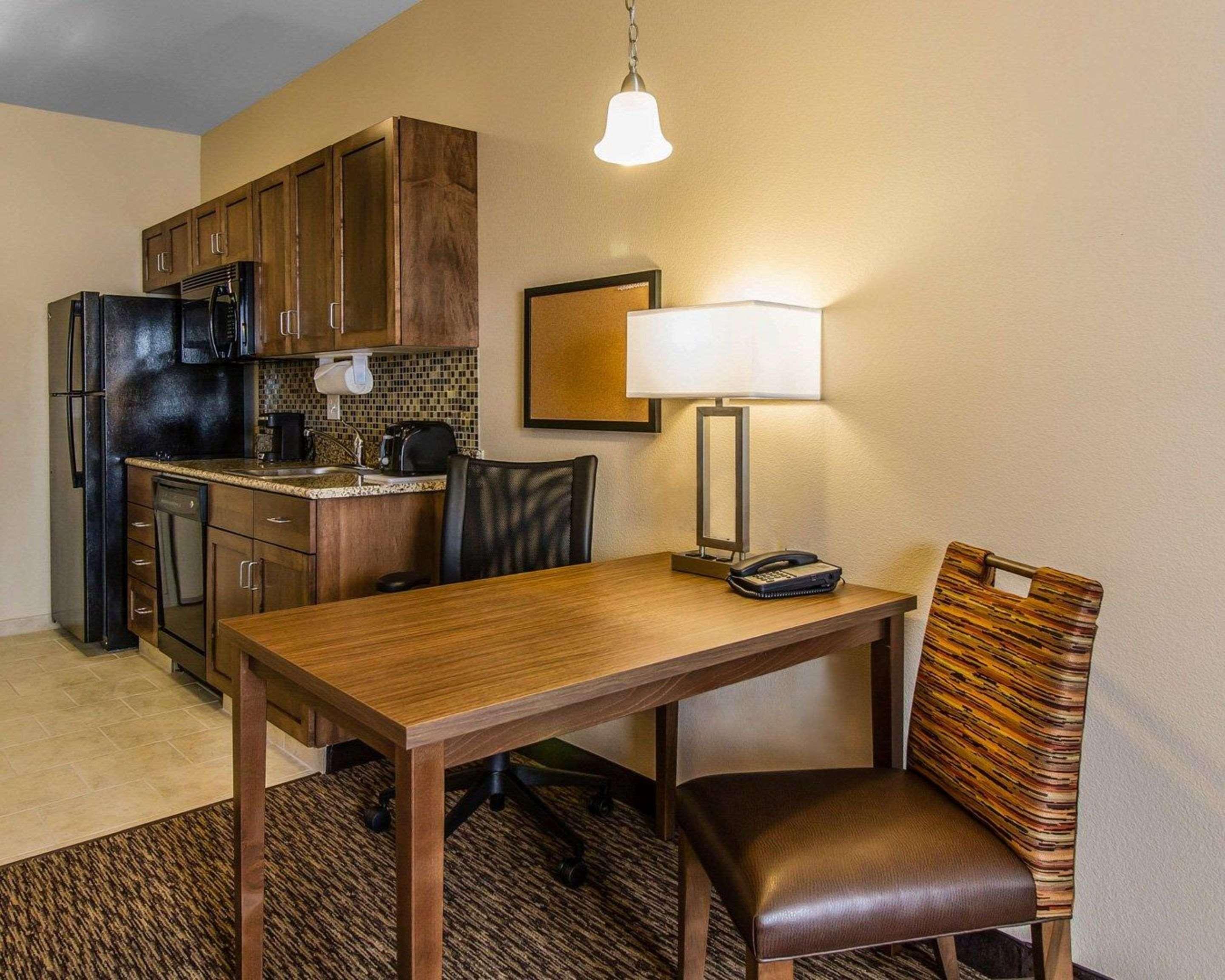 Mainstay Suites Watford City - Event Center Exterior photo